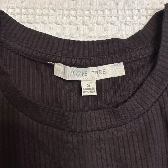 Black Cropped & Ribbed Tank Top - Picture 4 of 5